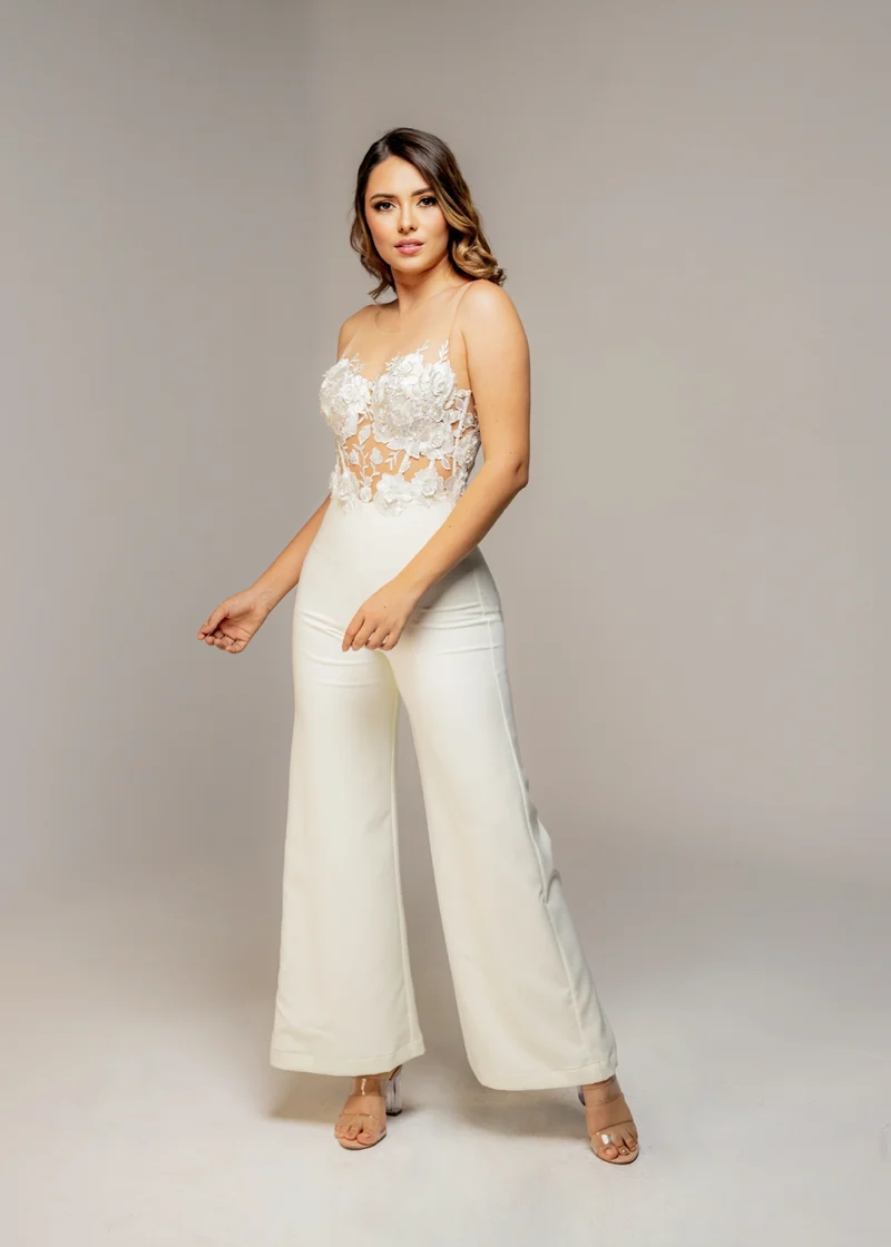 Enterizo palazzo ivory bordado en chantilly