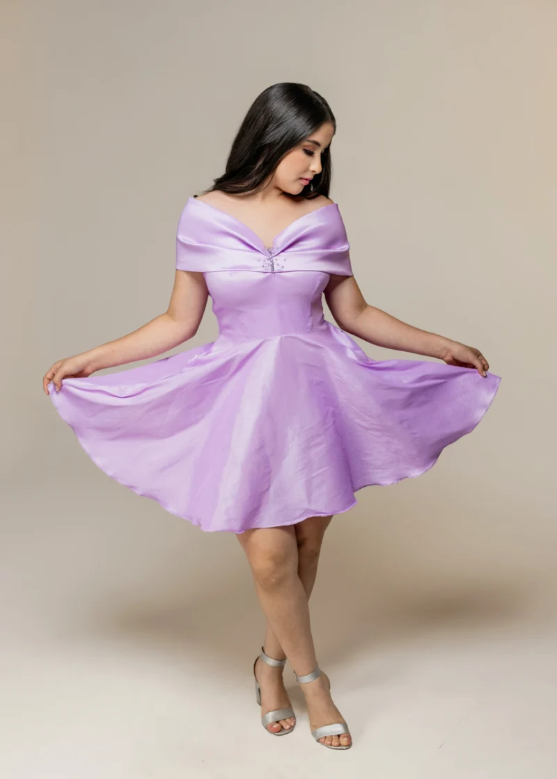 Vestido lila corto rotondo tafeta con lazo