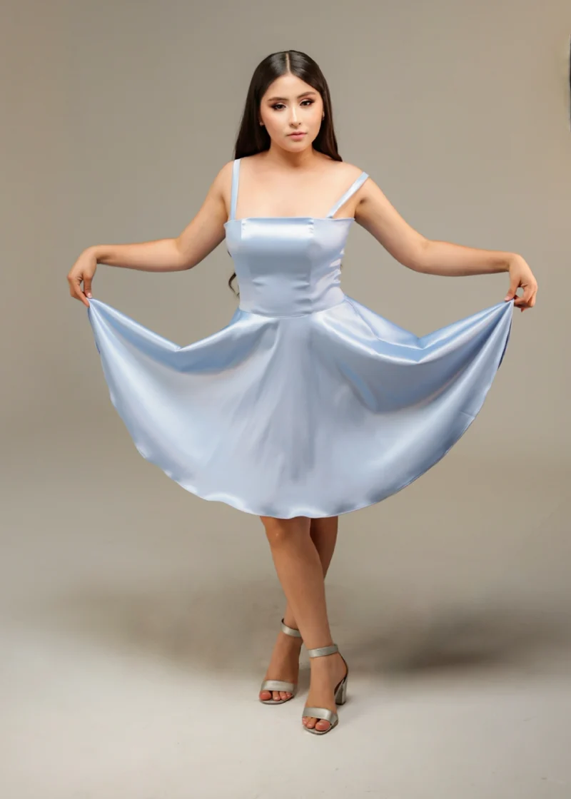 Vestido azul celeste corto estraple en razo