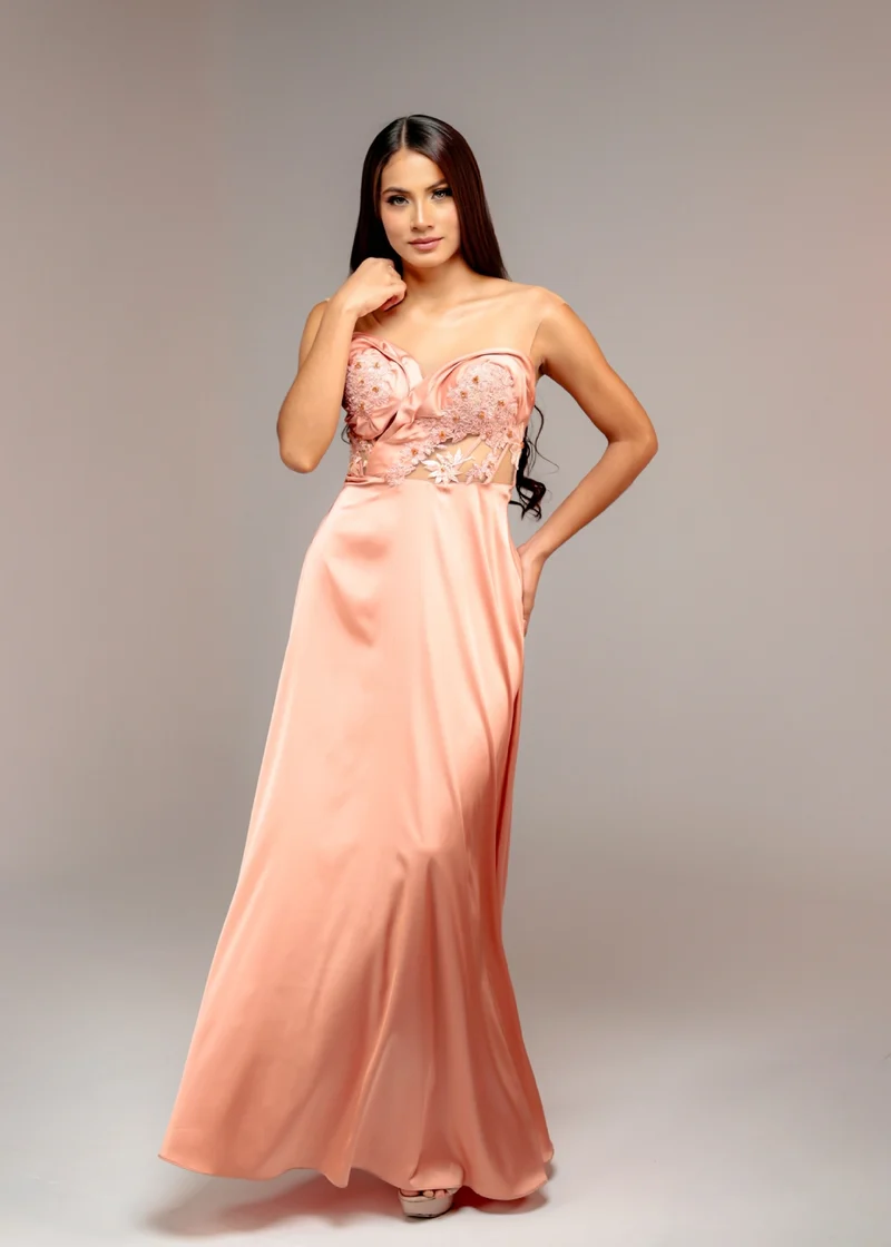 Vestido Curuba en seda bordado en chantilly