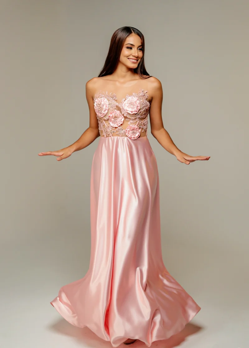 Vestido bordado rosado en seda y chantilly