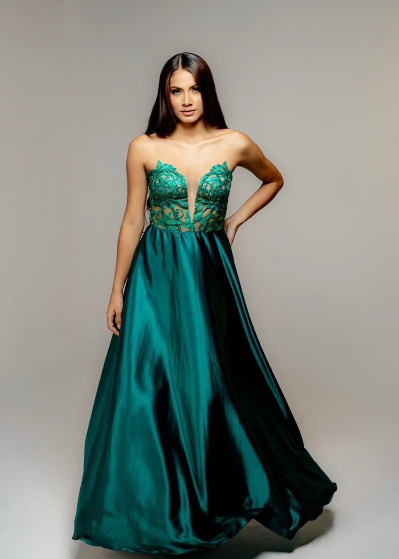 Vestido Rotondo verde esmeralda en seda y chantilly