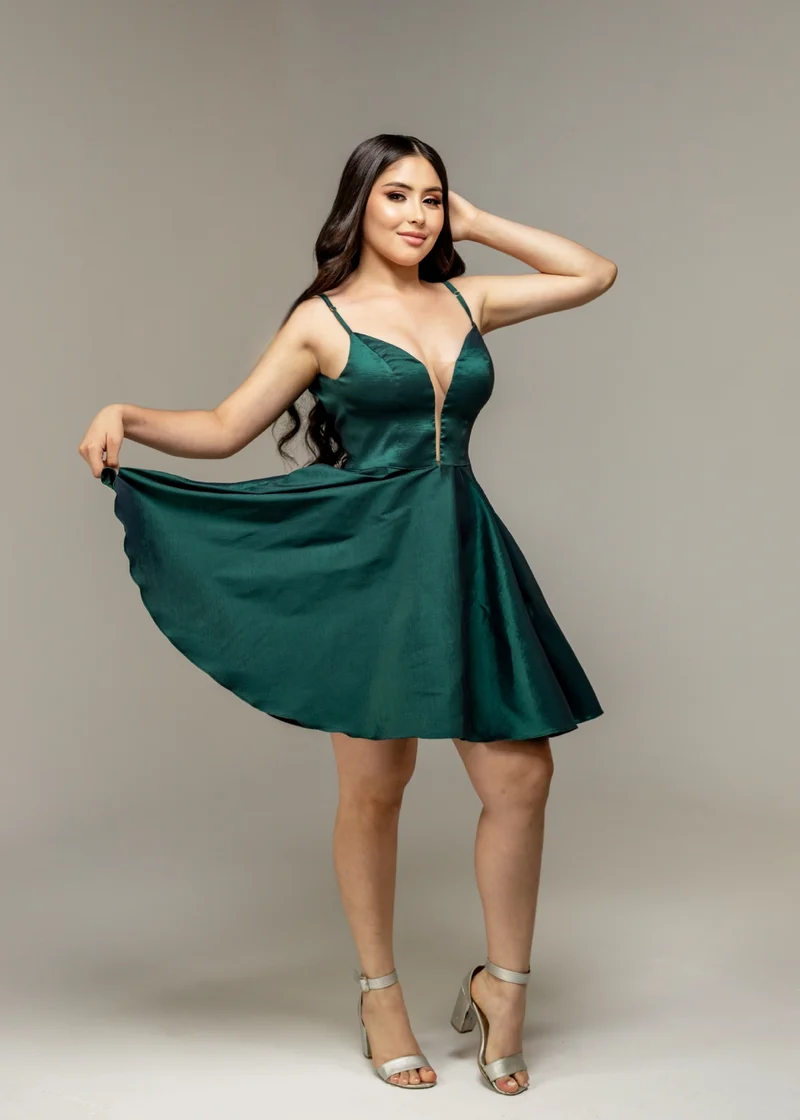 Vestido verde corto Triangulo profundo