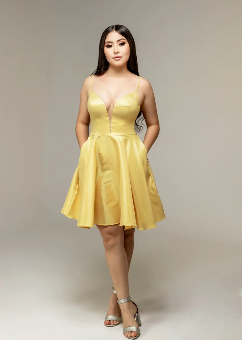 Vestido corto dorado Triangulo profundo