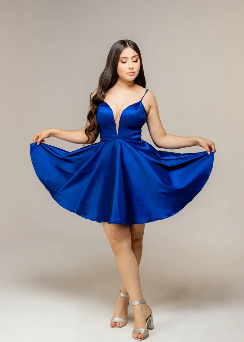 Vestido corto azul rey Triangulo profundo